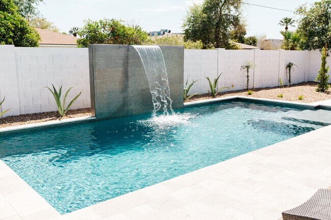 Spacious & beautiful home in Scottsdale wi... - Spacious & beautiful home in Scottsdale wi...
