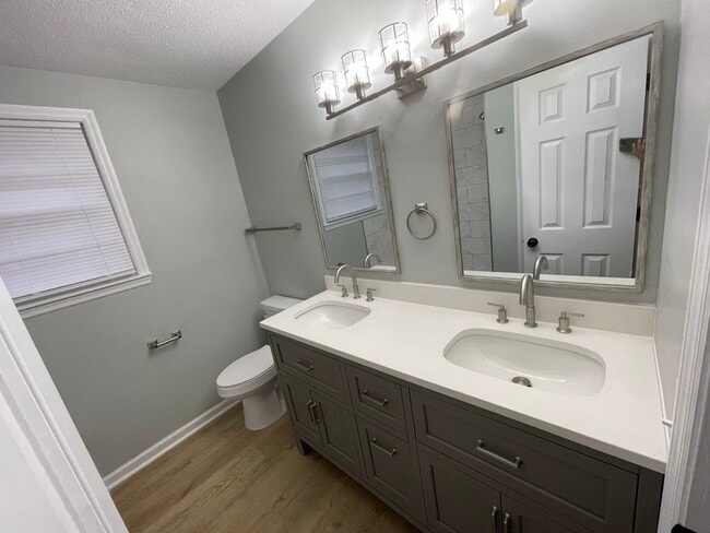 Photo - 1132 Mandel Dr