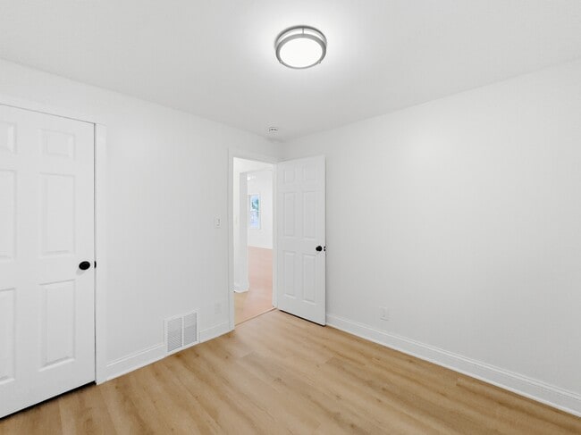 Photo - 329 W Muir Ave
