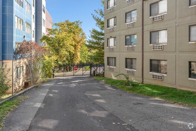 2652 Martin Luther King Jr Ave SE - Parkway House Apartments