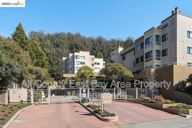 Building Photo - 545 Pierce St Unit 2209
