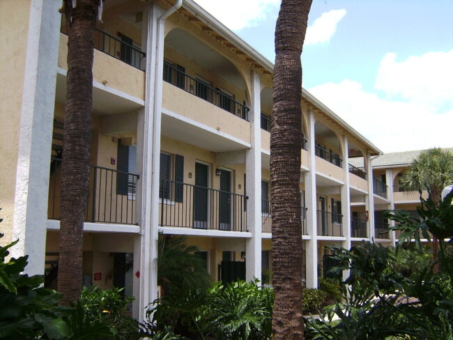 Building Photo - Walk to Uptown Altamonte! Unit 200