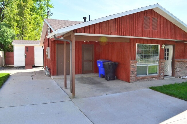 Photo - Walton Ln Duplex Unidad 137 Walton Ln