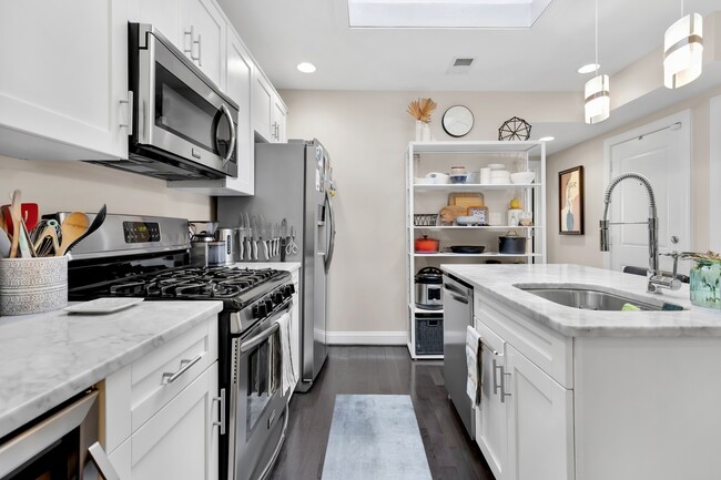 Photo - 712 Shepherd Rd NW