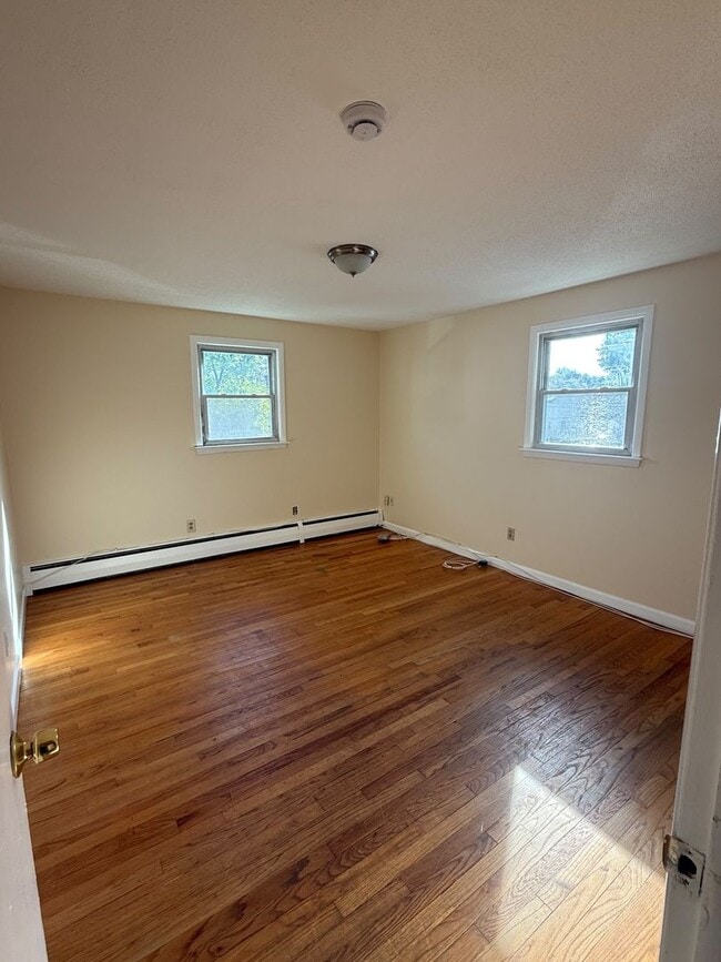 161 W Spring St