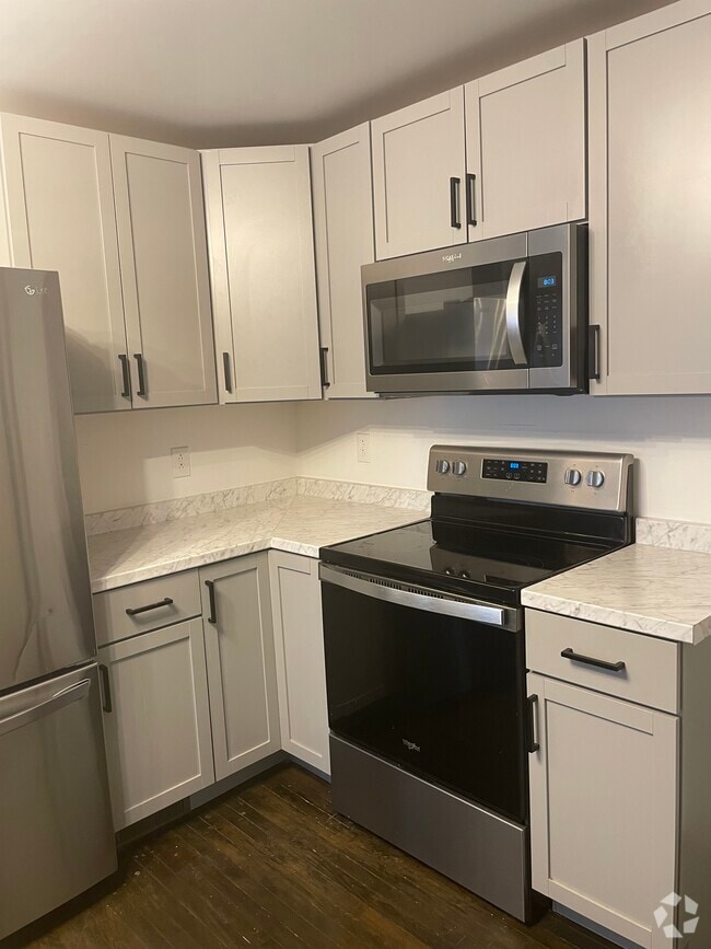 Building Photo - 2397 Railroad St Unit 2nd Floor 3BR Rental