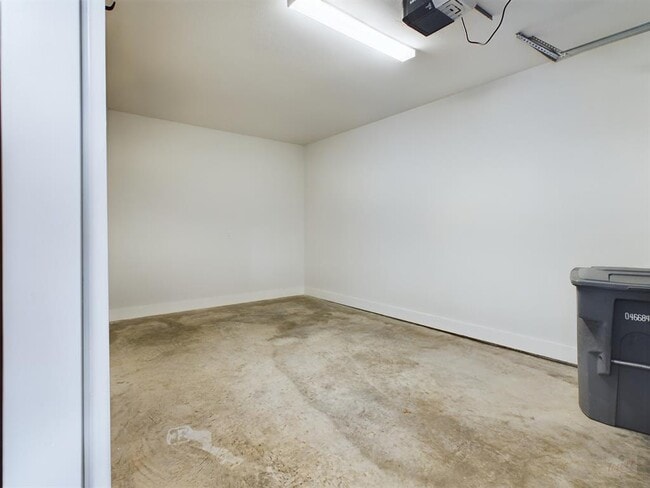 Photo - 1402 W 51st St