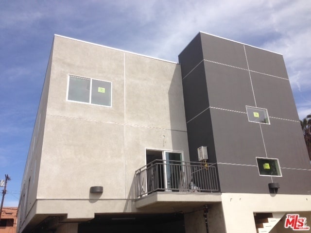 Building Photo - 644 N Harvard Blvd Unit 201 Rental