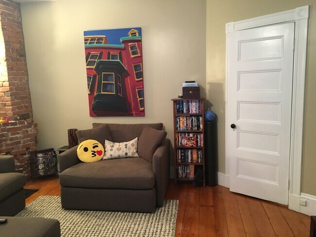 Photo - 3 bedroom on Mission Hill - no undergrads please