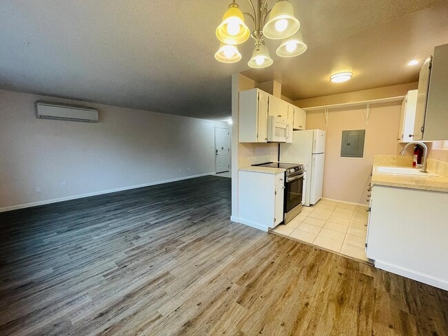 Building Photo - 8523 23rd Ave NE Unit 1