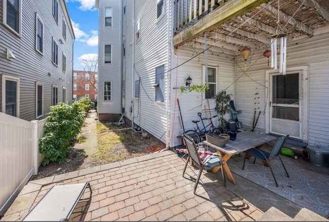 Photo - 866 E 5th St Unit 1