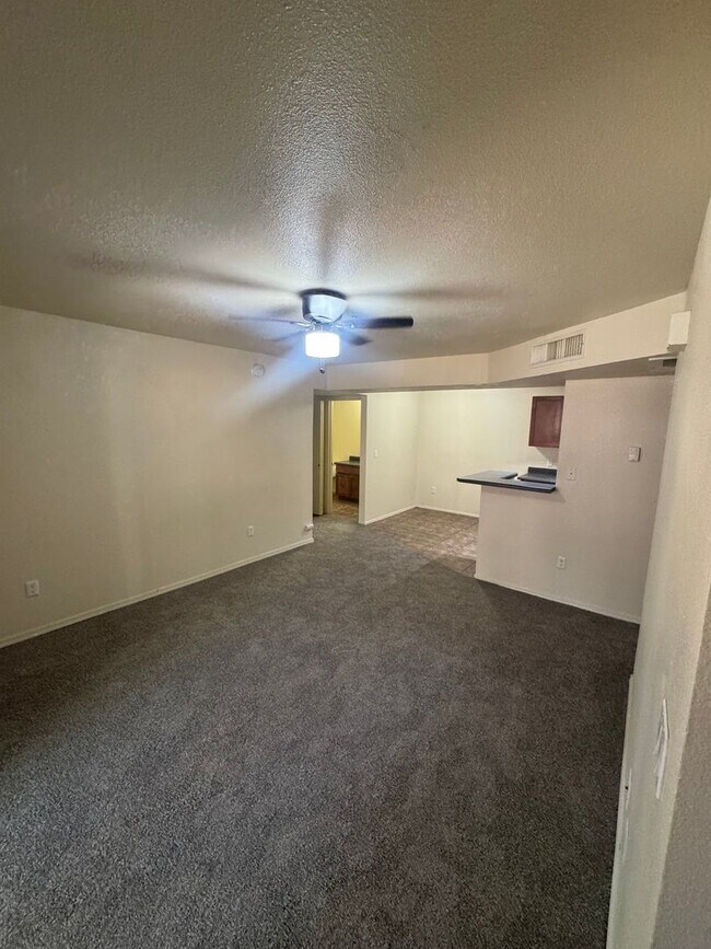 Building Photo - 2-Bed Condo in The Arbors- Ready for Move-In!