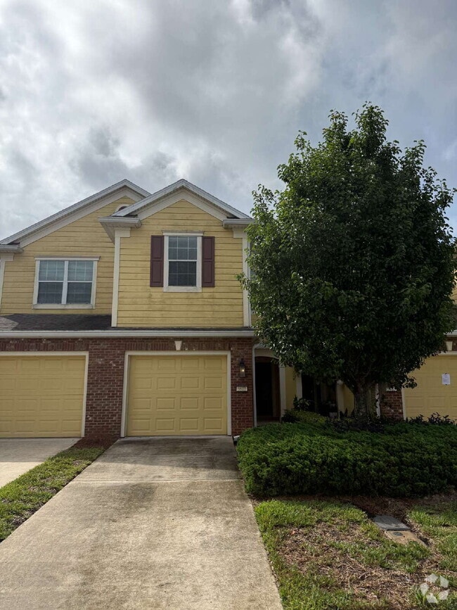 Building Photo - "Stunning Water View Townhouse for Rent in...