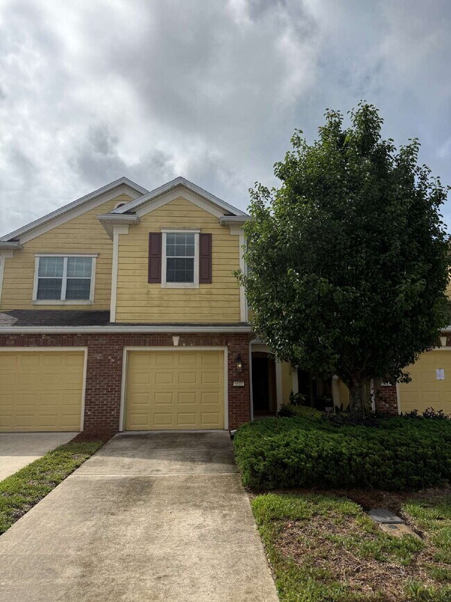 "Stunning Water View Townhouse for Rent in... - "Stunning Water View Townhouse for Rent in...