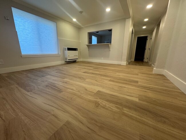 Living room - 927 Stewart St Unit 1