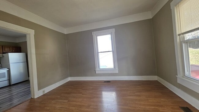 Photo - Updated Cottage for Lease