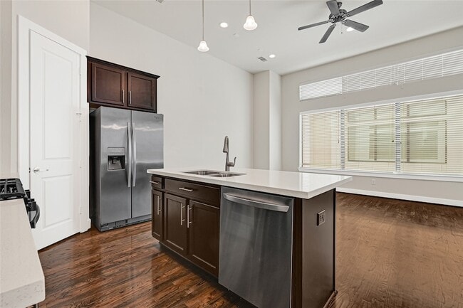 Photo - 72 N Hutcheson St