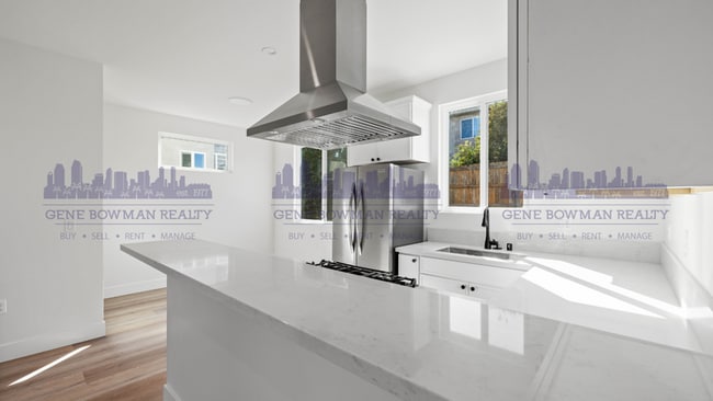 Building Photo - 6742-48 Waterman Ct