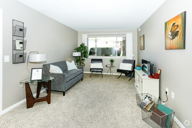 1 BR, 1 BA - Morgan Renovated - 600 SF - Brighton Cove