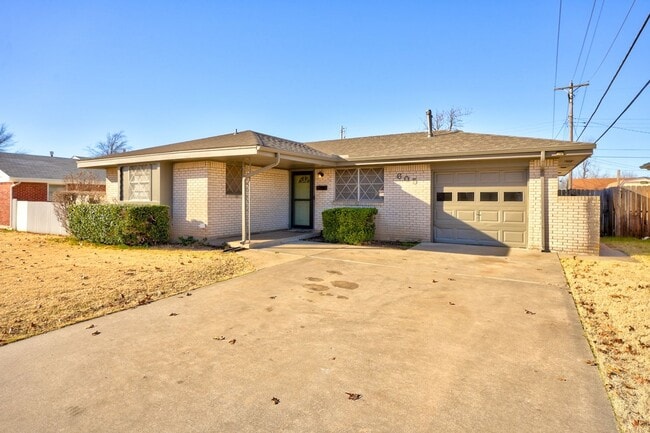 Building Photo - Charming 3 Bed 2 Bath  - Moore, OK