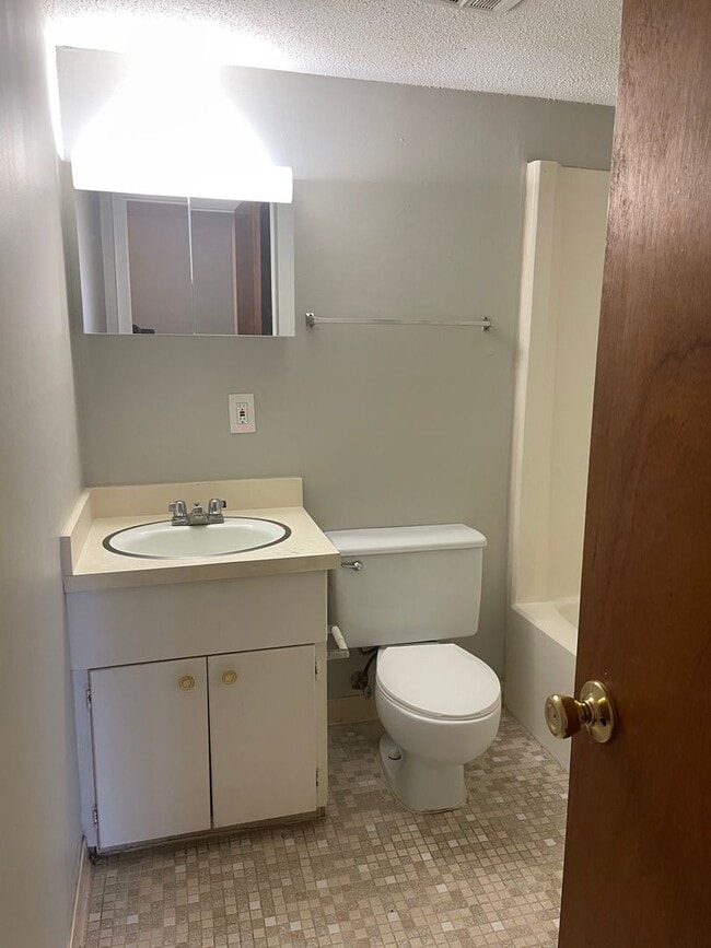 Photo - Check Out This 2BD/1B Apartment in Hahira Unit 924 - A