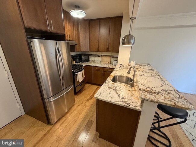Building Photo - 950 25th St NW Unit 116N