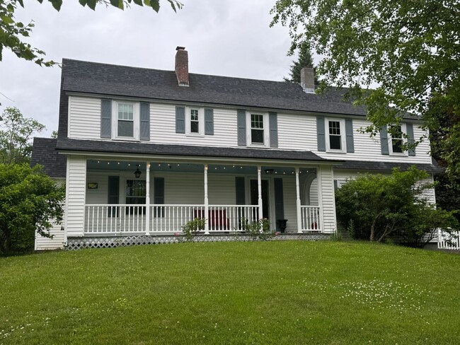 4 Bedroom just minutes to Dartmouth - 4 Bedroom just minutes to Dartmouth House