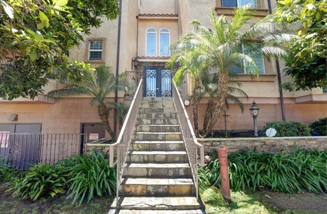 Photo - 5132 W Maplewood Ave Unit 202