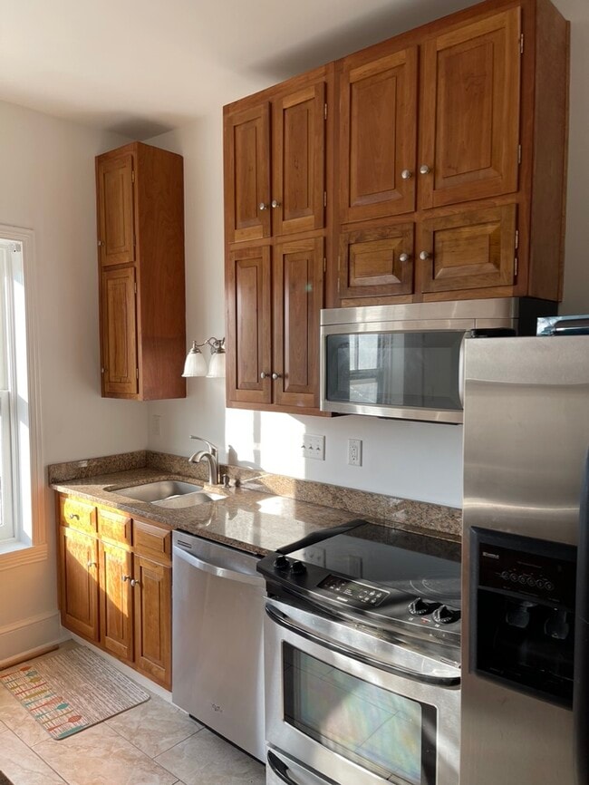 Kitchen - 105 W 3rd St Unit Apt 3