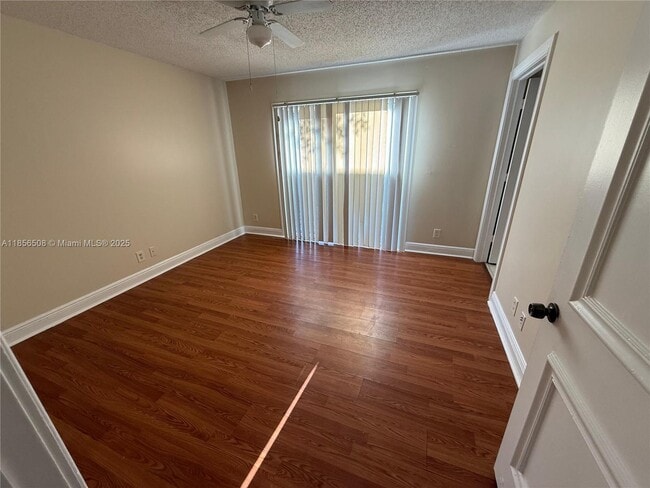 Photo - 1401 Cypress Way W