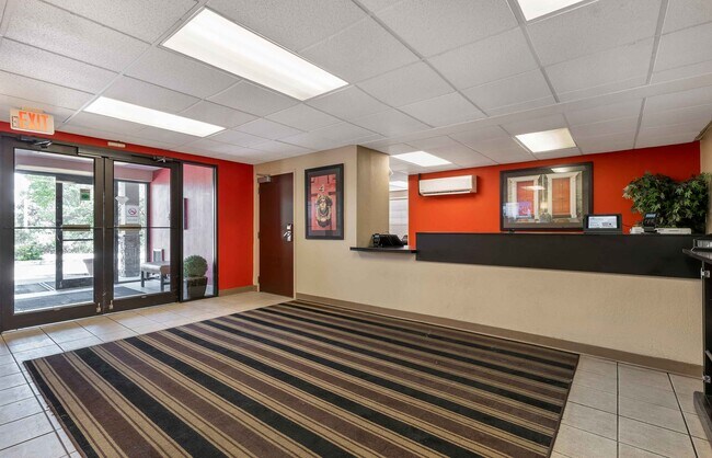 Furnished Studio-Chicago - Burr Ridge