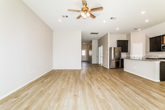 Photo - 334 Jewett Meadow Dr