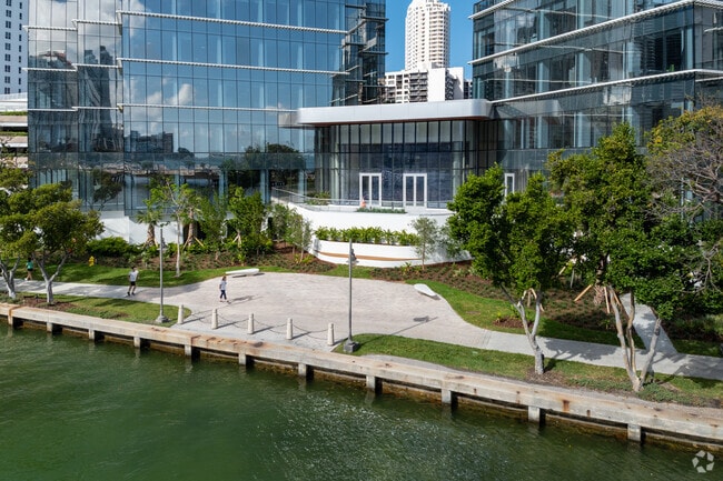 681 Brickell Key Dr - Carbonell Condominium