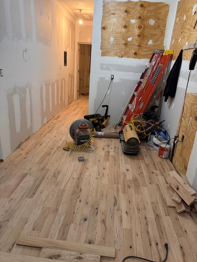 Building Photo - 686 Woodward Ave Unit 1floor right