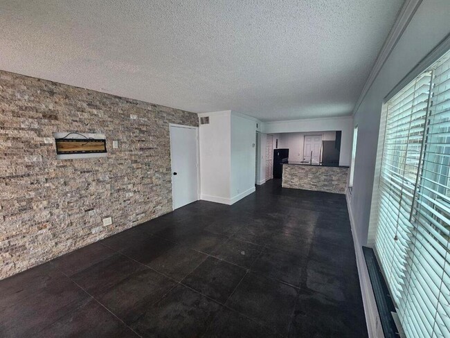Building Photo - 3777 NW 78th Ave Unit 2a Rental