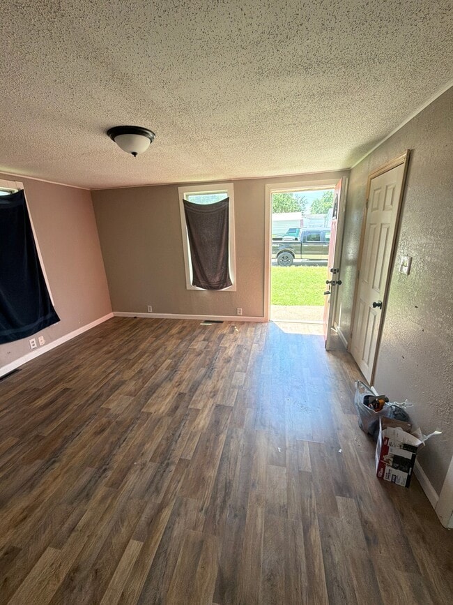 Photo - 329 Park Ln