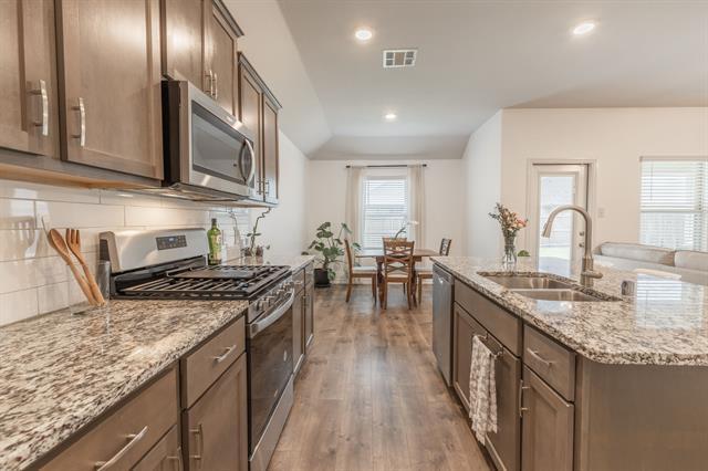 Photo - 605 Rawhide Way