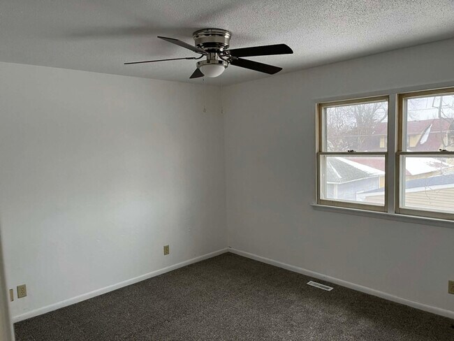 Photo - 605 E Robinson St