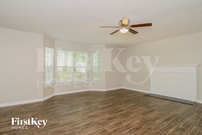 Photo - 944 Highland Glen Rd