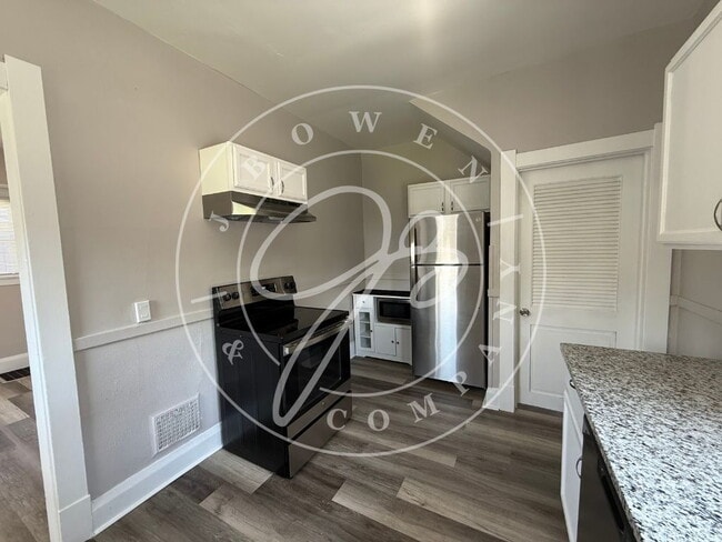 Photo - "Charming 3-Bedroom Gem with Granite countertops in West Toledo.
