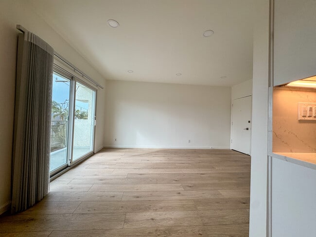 Photo - 2721 2nd St Unit 202