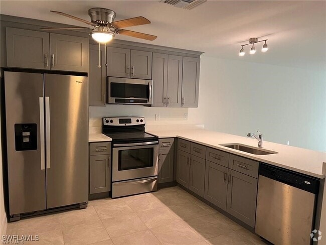 Building Photo - 6064 Laurelwood Dr Rental