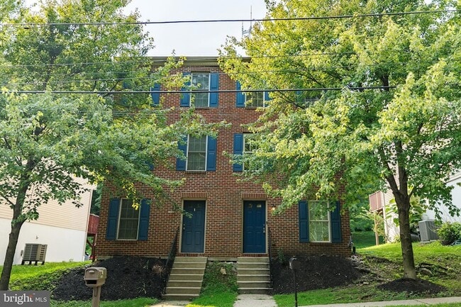 Building Photo - 276 Parker Ave