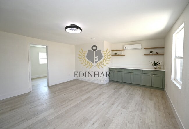 Photo - 1584 N Carruth Ave