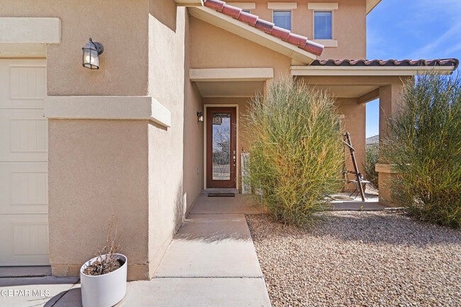 Photo - 956 Clapham St