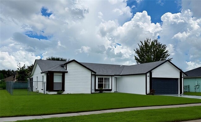Photo - 303 Silk Oak Dr