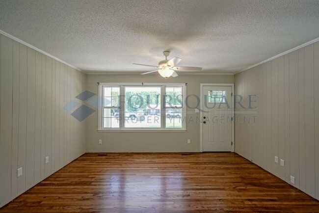 Photo - Charming 3-Bed / 1.5-Bath Ranch Home with large Yard & Off-Street Parking – Near White Oak Crossing