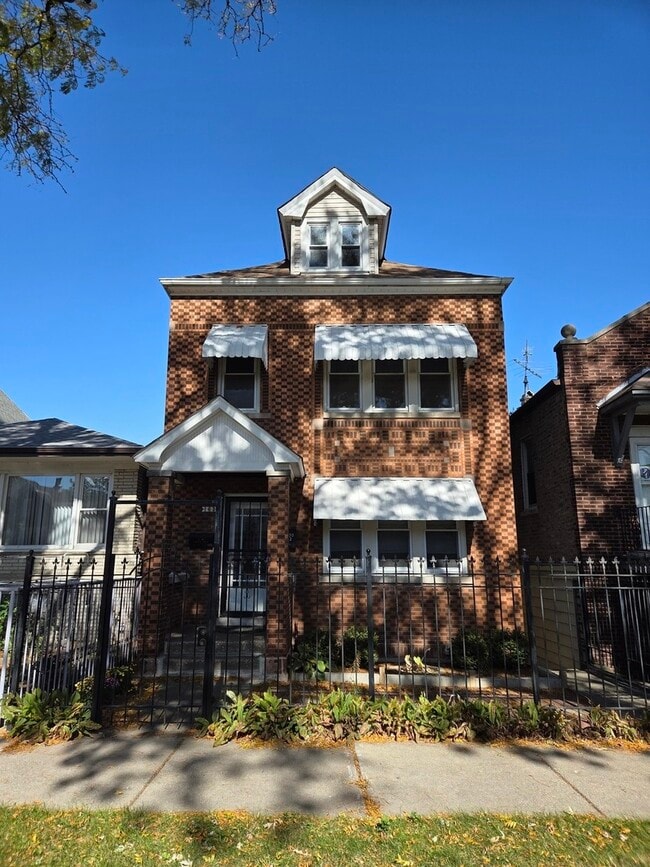 Building Photo - 1630 W 38th Pl Unit 1