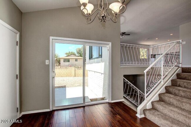 Photo - 417 E Greenway Dr