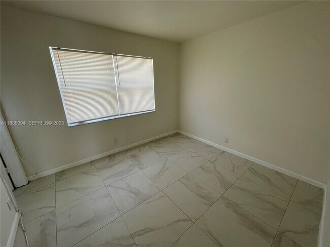 Photo - 801 N H St Unit 13